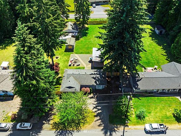 2nd image of 9624 Woods Pl