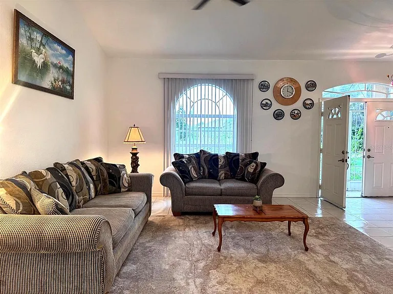 219 Venetia Ave — Photo 4