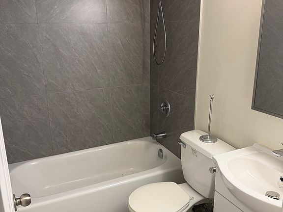 4th image of 960 Balbirnie Blvd
