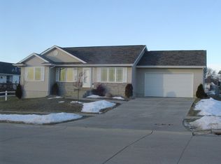 108 Meadow Breeze Ln, Center Point, IA 52213