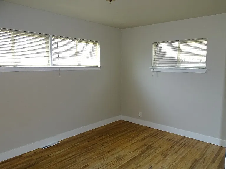 304 Baker Dr — Photo 3