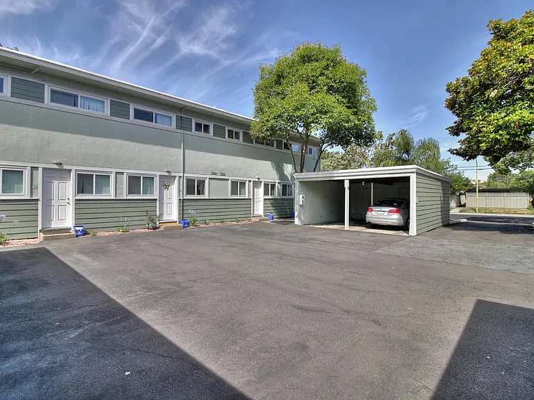 726 Sutter Ave #726 — Photo 2