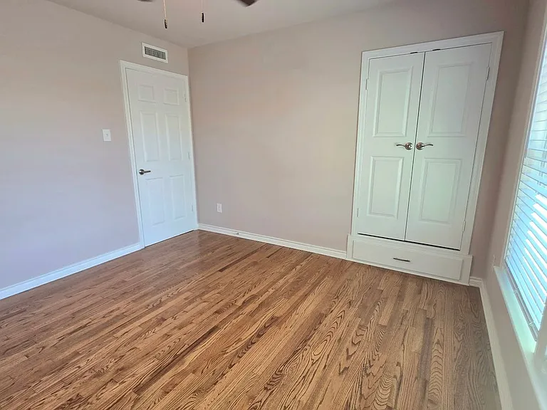226 Antrim Dr — Photo 15