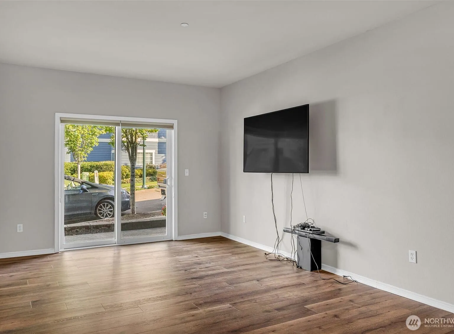 2 bed, 1.0 bath, 1006 sqft, $2,500 — Photo 4