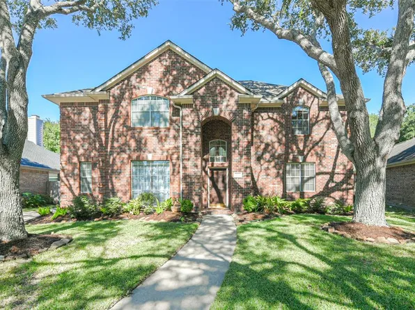 107 Bending Shore Court, League City, TX 77573