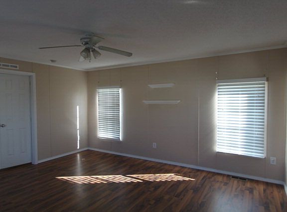 3rd image of 348 Blakefield Dr