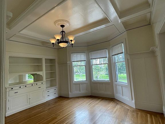 2nd image of 1931 Oak St APT 3