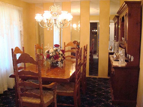 FORMAL DINING ROOM