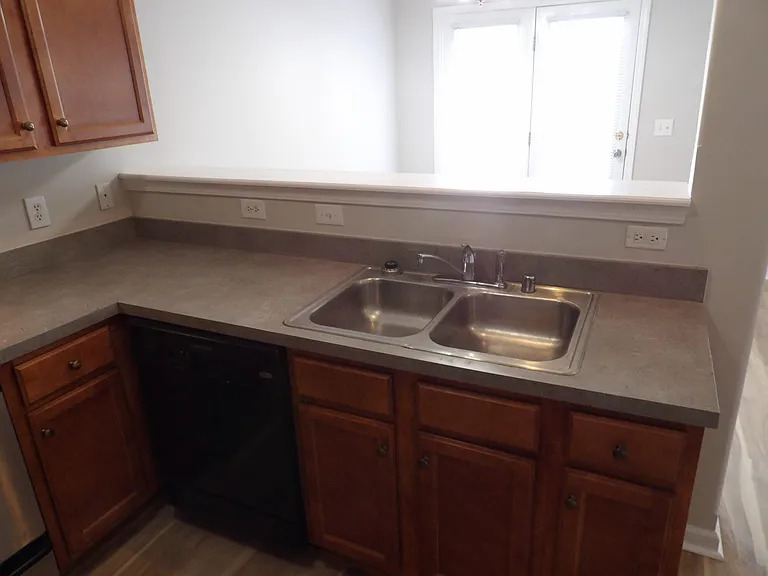 108 Charleston Ct — Photo 16