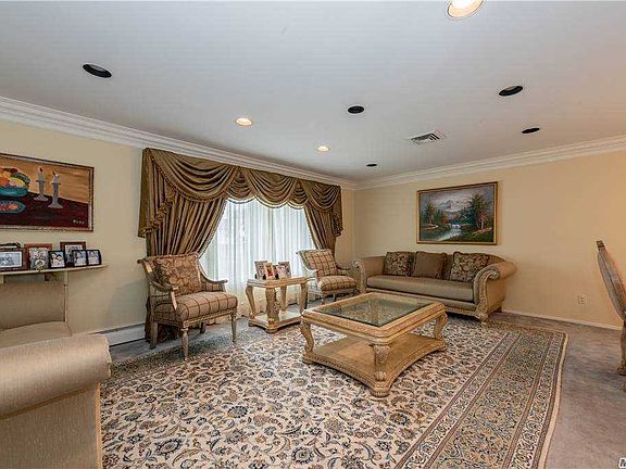 3rd image of 28 Jeffrey Ln