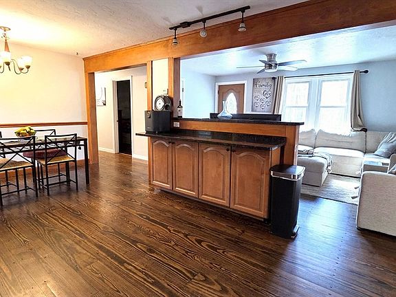 4th image of 11 Walnut St