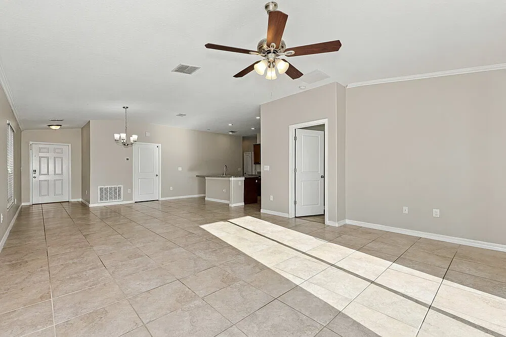 4 bed, 2.0 bath, 1835 sqft, $2,395 — Photo 3