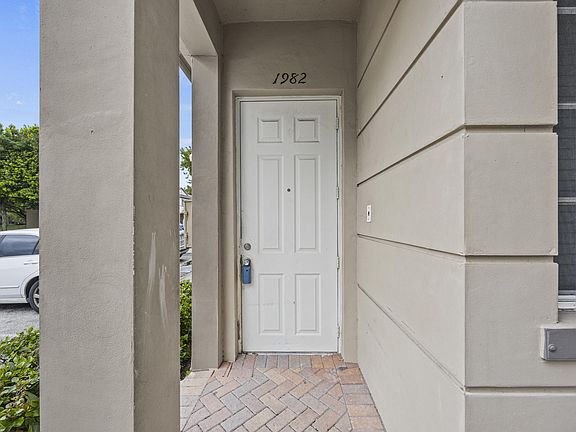 4th image of 1982 Freeport Lane