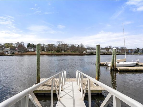 25 Seaview Ave, Cranston, RI 02905