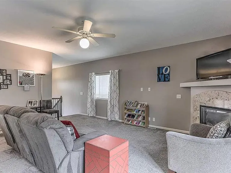 7033 S 183rd Ave — Photo 11