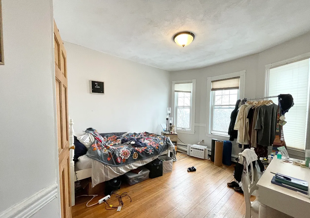 4 bed, 9999 sqft, $3,800 — Photo 4