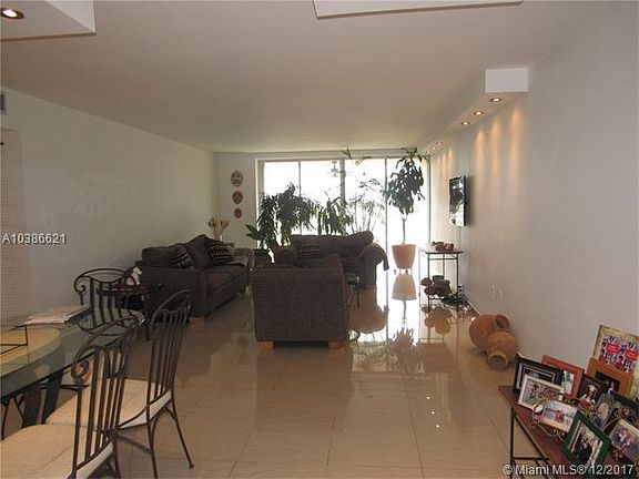 4th image of 1750 NE 191st St #7001