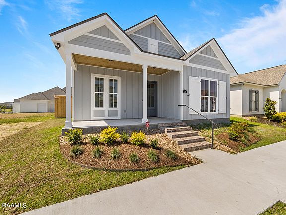 5th image of 126 Oak Village Dr