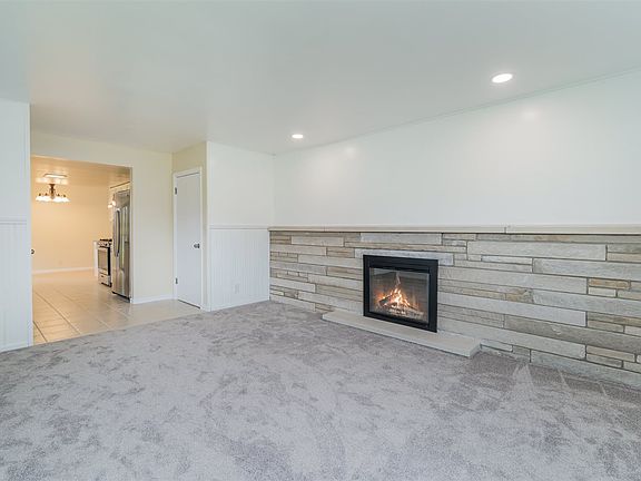 4th image of 716 Frost Dr