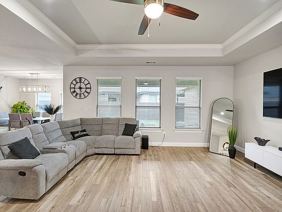 5th image of 2611 Alkan St