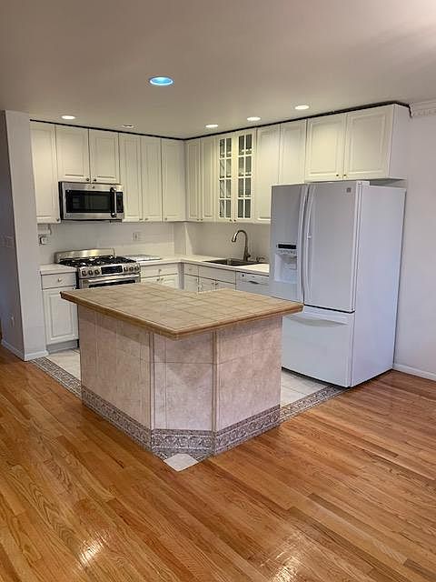 2nd image of 1226 Estates Ln