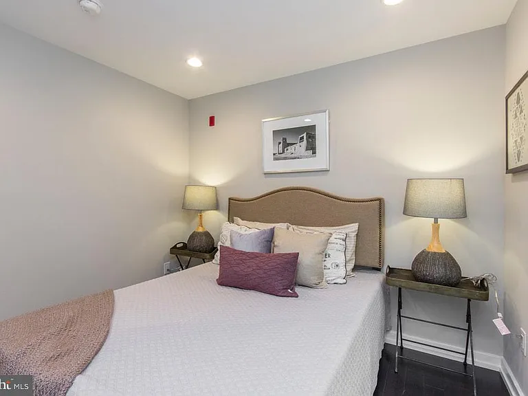 716 S Sartain St #2 — Photo 35