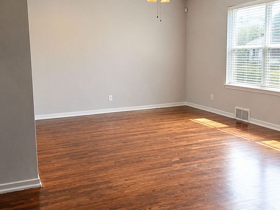 5th image of 3704 Jeanette Dr