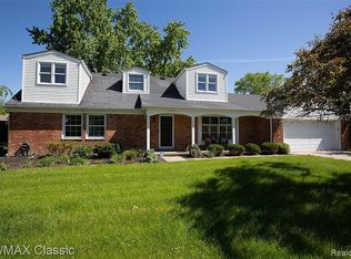 18772 Walmer Ln, Beverly Hills, MI