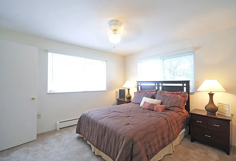 Four Seasons Apartments — Photo 5