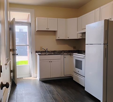 4th image of 809 Woodward Ave Floor 1