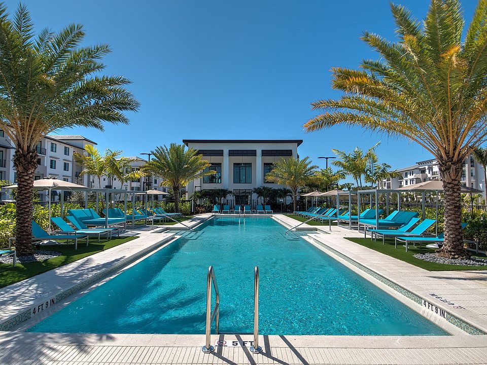Resort Style Swimming Pool