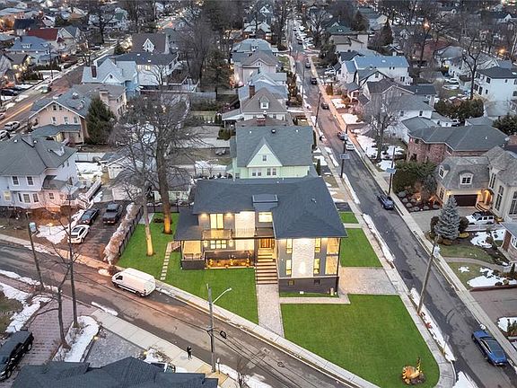 3rd image of 283 Bluff Rd