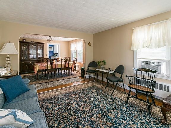 3rd image of 43 Bartlett Ave