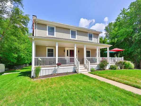 111 Vineyard Rd, Abington, MA 02351