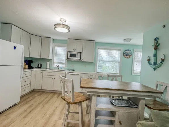 18 Ocean Blvd #9, Hampton, NH 03842