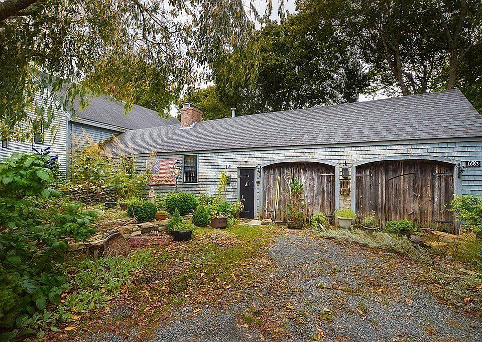 1st image of 13 Great Neck Rd