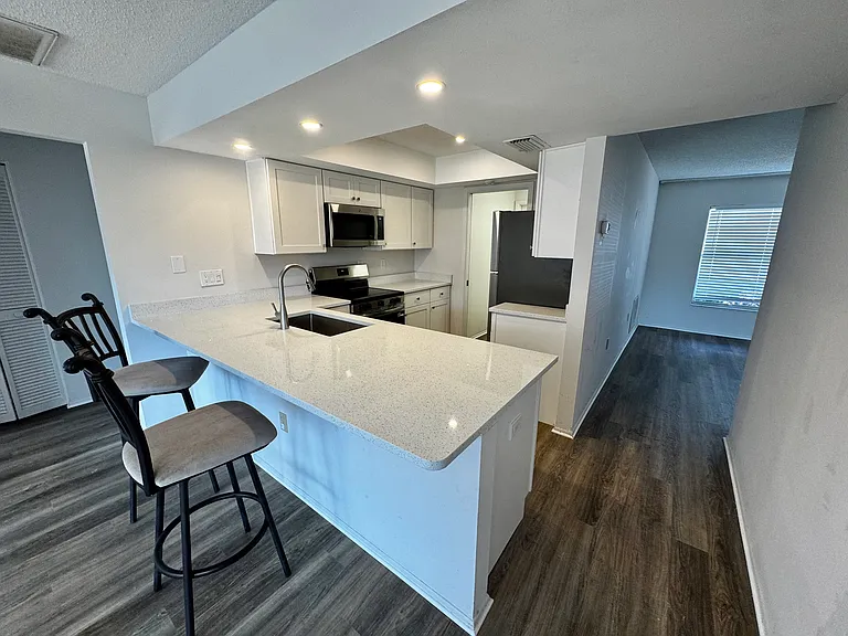 4368 Eastwood Dr — Photo 4