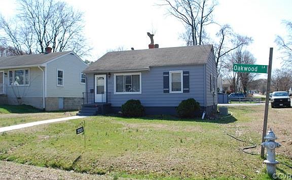 2nd image of 2315 Oakwood Ln