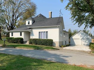 102 4th St, Toledo, IA 52342