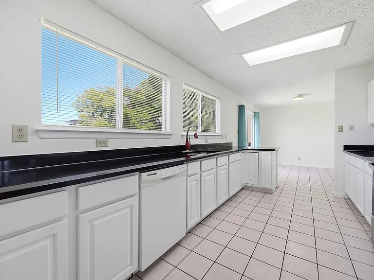 4507 Sherwood Way — Photo 9