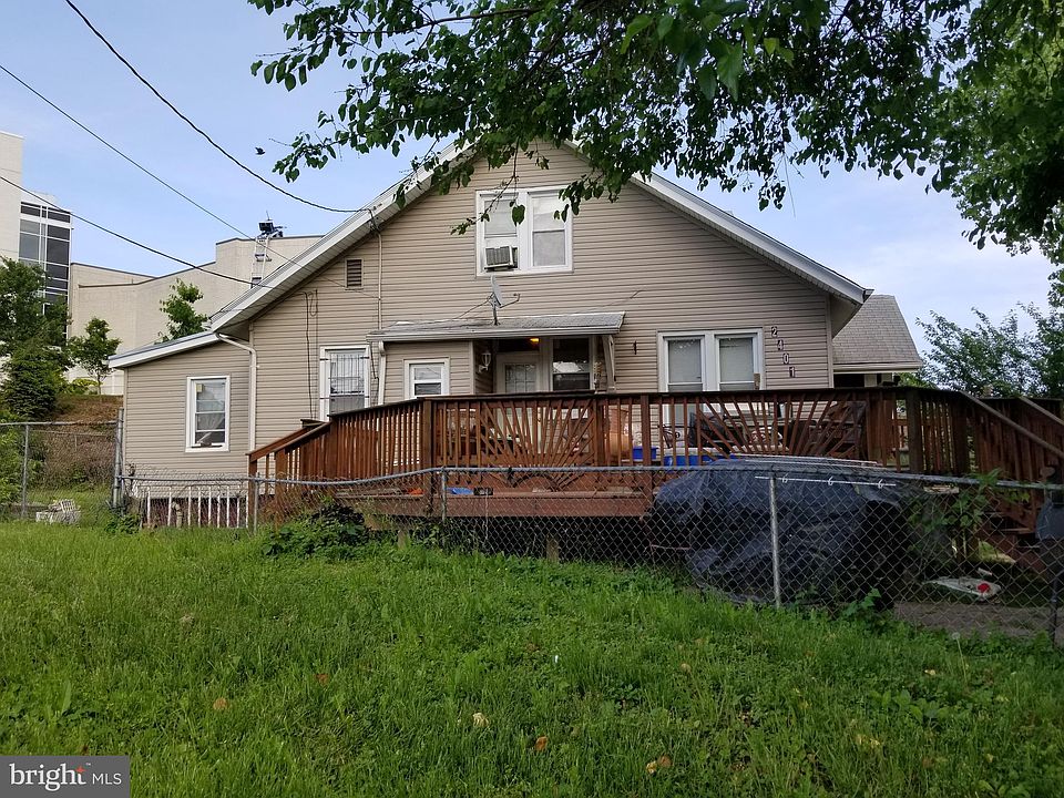2nd image of 2401 12th St NE
