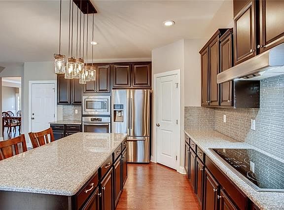5th image of 3099 Twin Lakes Dr