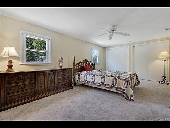 3rd image of 15 Hornblower Dr