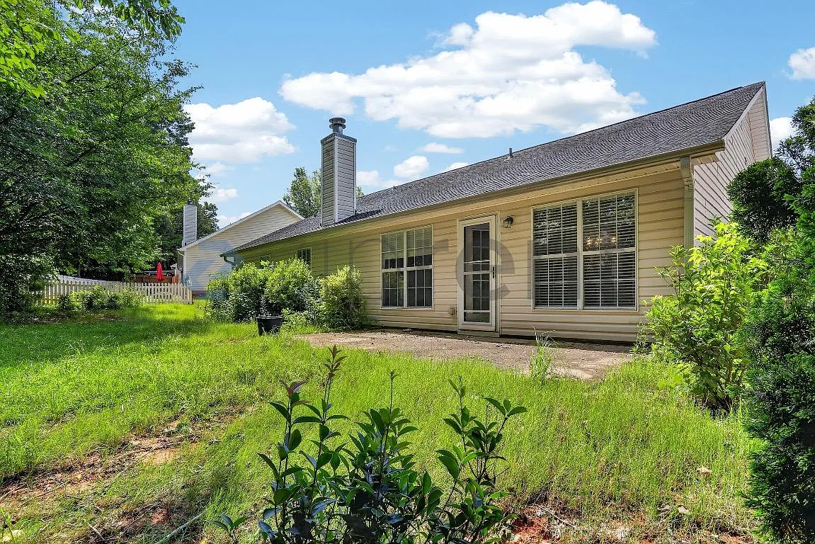 3 bed, 1607 sqft, $2,150 — Photo 4