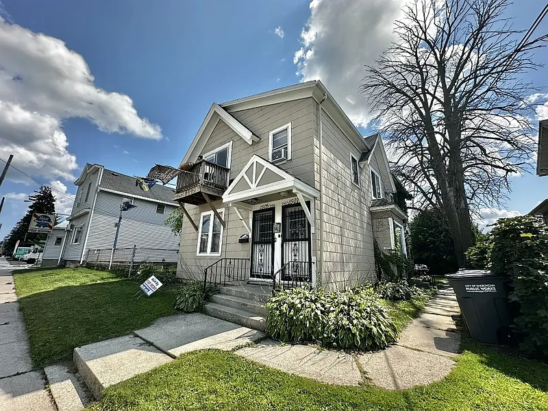2 bed, 1.0 bath, $799 — Photo 3