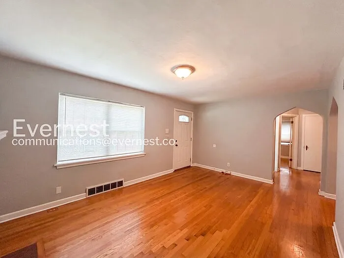 5436 Bancroft Ave — Photo 8