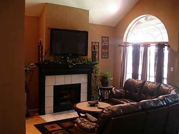 4th image of 831 San Jacinto Dr