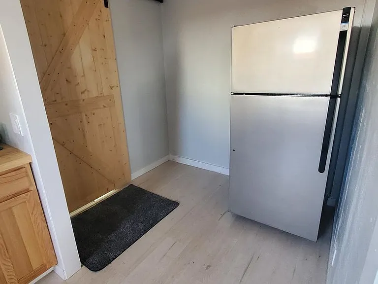 137 NE Flagg St — Photo 6