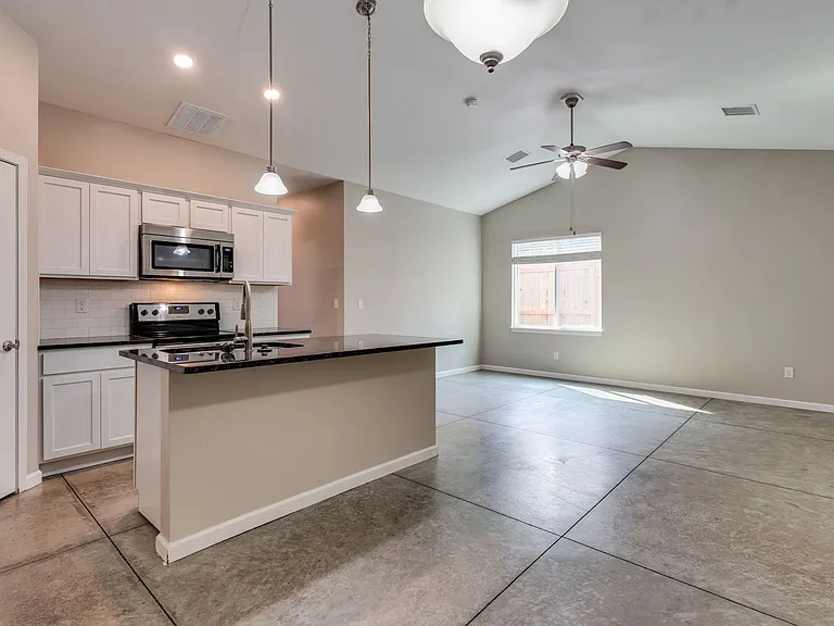 264 N Florence St — Photo 5