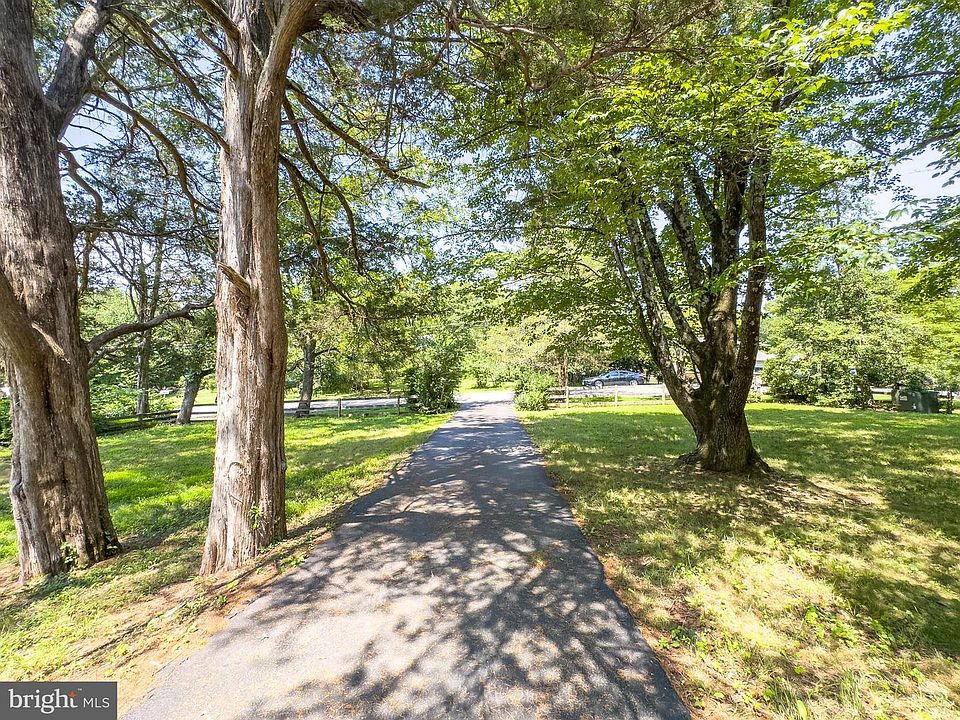 1st image of 4113 Pineridge Dr